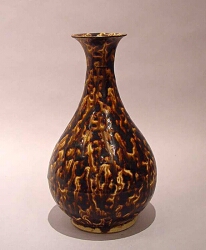 eine wirklich hässliche Vase mit brauner Maserung